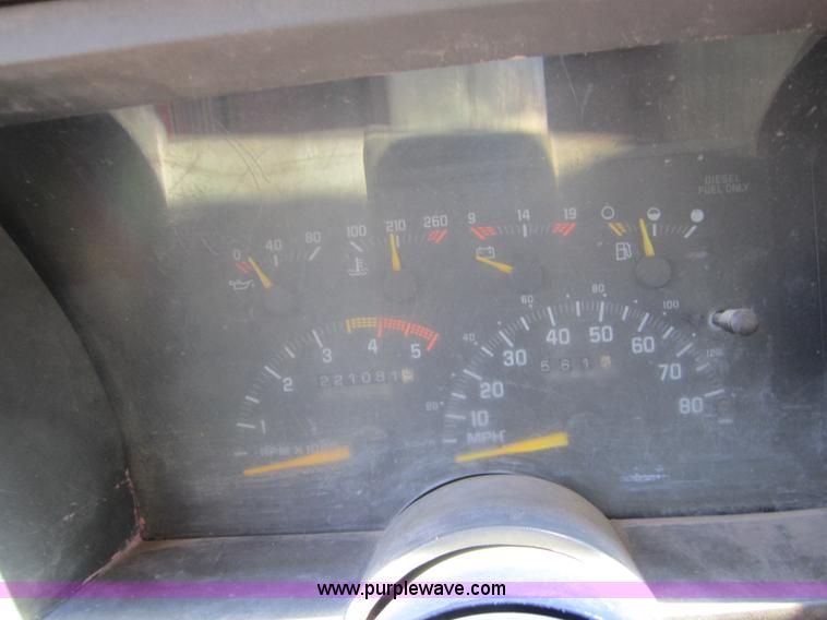 image for item I2113 1993 Chevrolet 3500 flatbed pickup truck