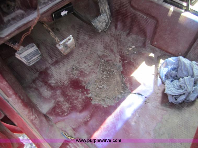 image for item I2113 1993 Chevrolet 3500 flatbed pickup truck