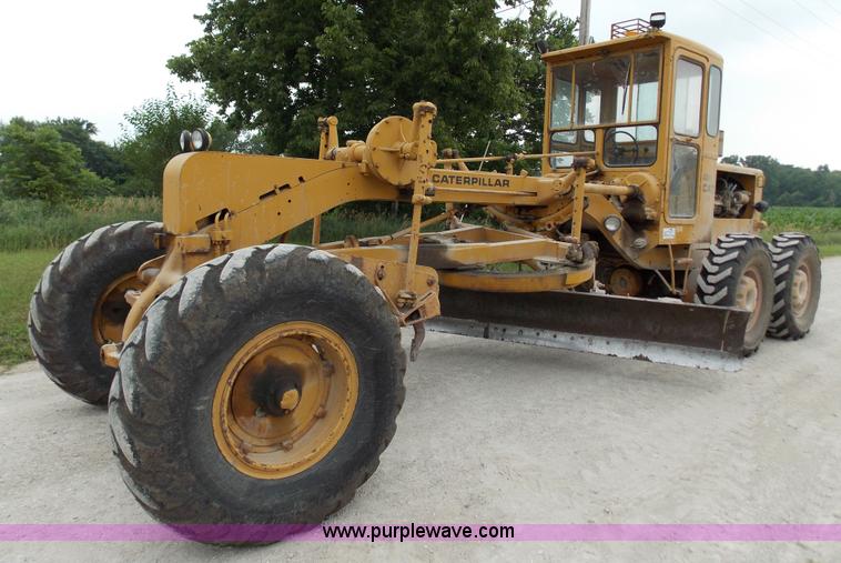 image for item J2750 1963 Caterpillar 12E motor grader