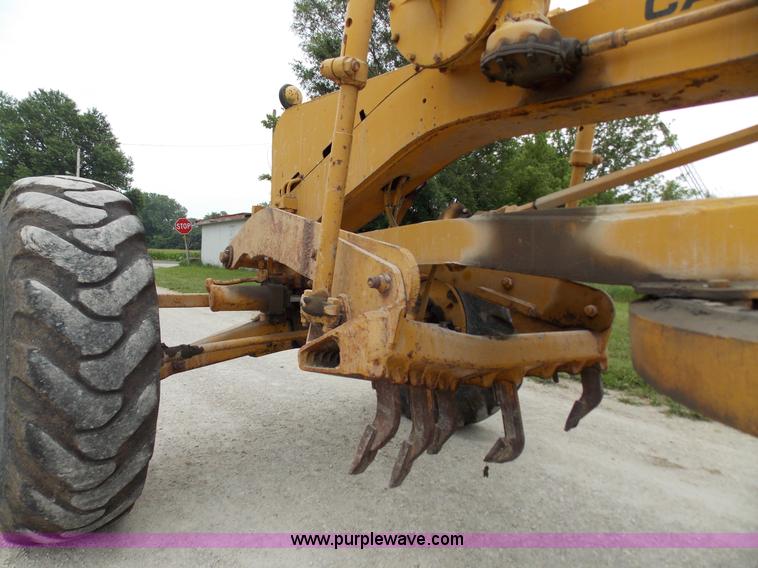 image for item J2750 1963 Caterpillar 12E motor grader