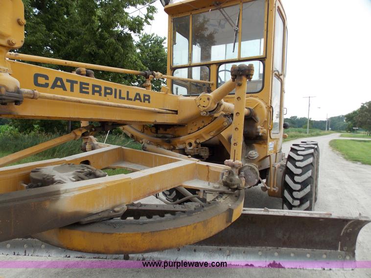 image for item J2750 1963 Caterpillar 12E motor grader