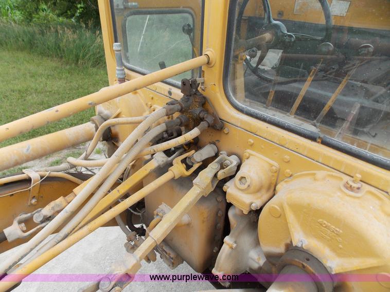 image for item J2750 1963 Caterpillar 12E motor grader