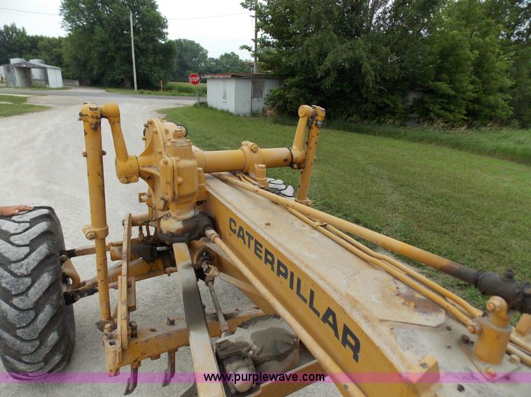 image for item J2750 1963 Caterpillar 12E motor grader