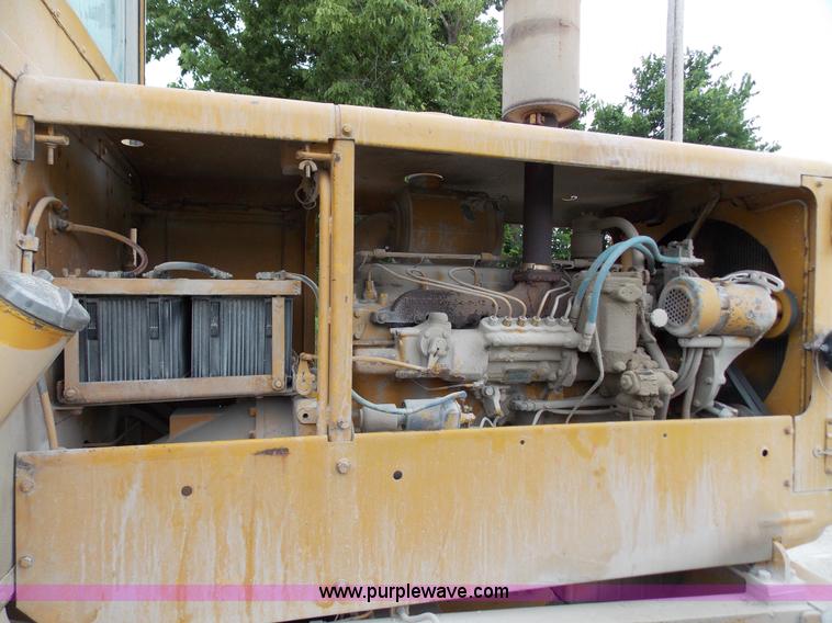 image for item J2750 1963 Caterpillar 12E motor grader