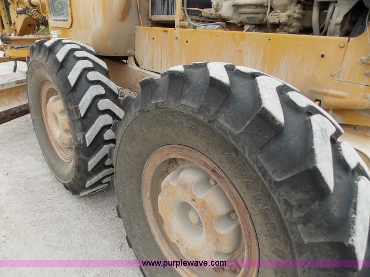 image for item J2750 1963 Caterpillar 12E motor grader