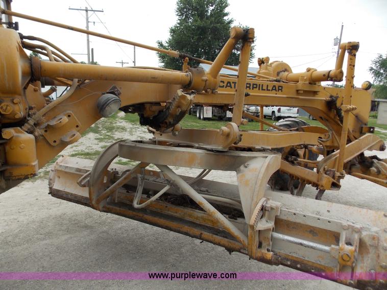 image for item J2750 1963 Caterpillar 12E motor grader