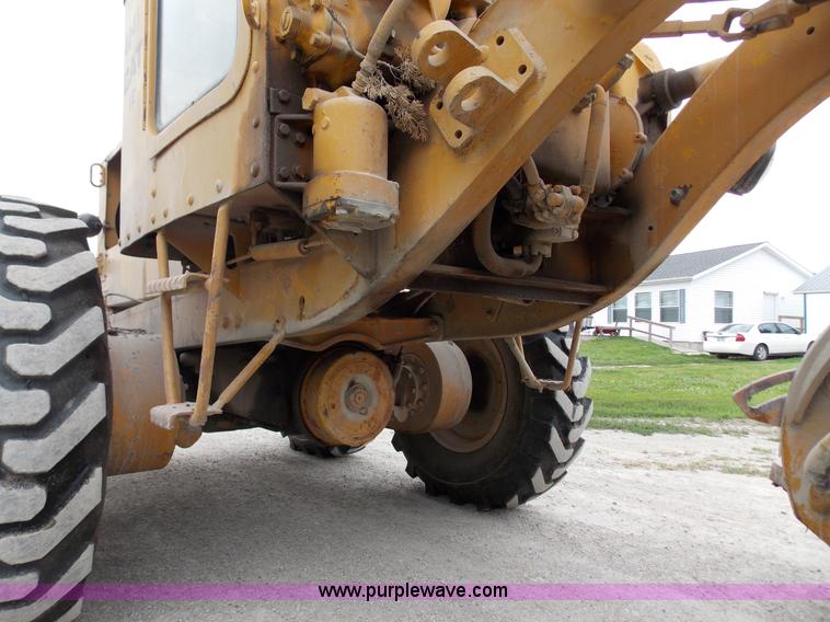 image for item J2750 1963 Caterpillar 12E motor grader