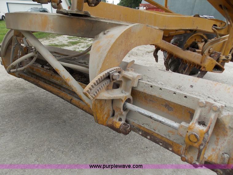 image for item J2750 1963 Caterpillar 12E motor grader