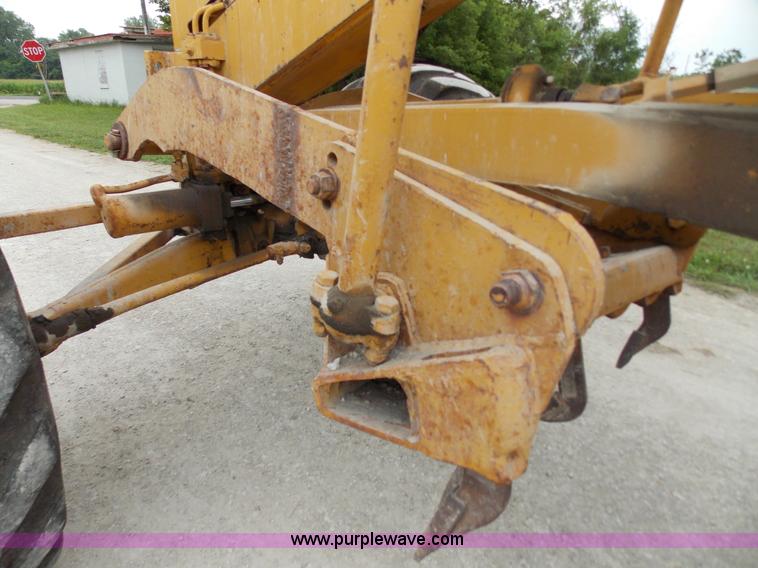 image for item J2750 1963 Caterpillar 12E motor grader