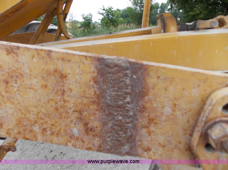 image for item J2750 1963 Caterpillar 12E motor grader