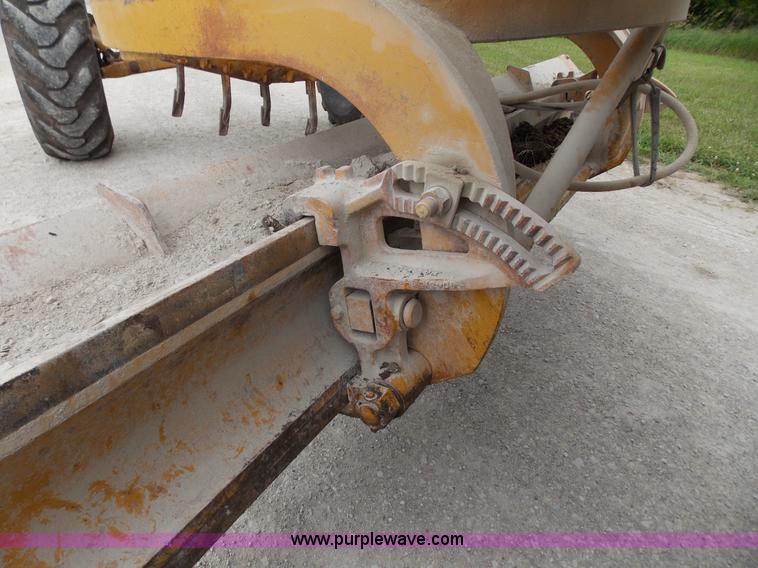 image for item J2750 1963 Caterpillar 12E motor grader