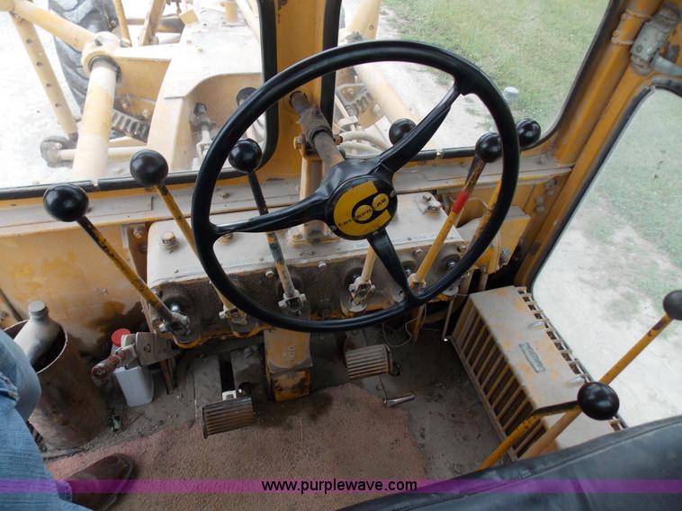 image for item J2750 1963 Caterpillar 12E motor grader