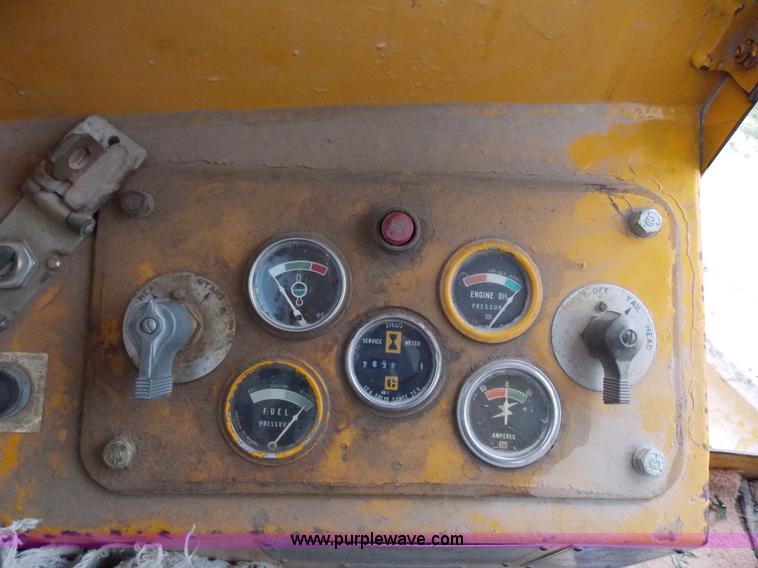 image for item J2750 1963 Caterpillar 12E motor grader