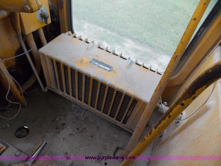 image for item J2750 1963 Caterpillar 12E motor grader