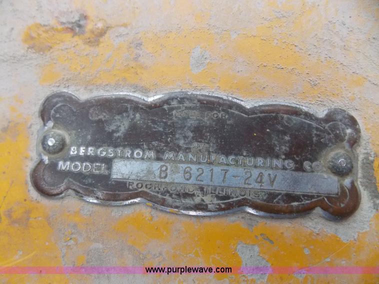 image for item J2750 1963 Caterpillar 12E motor grader