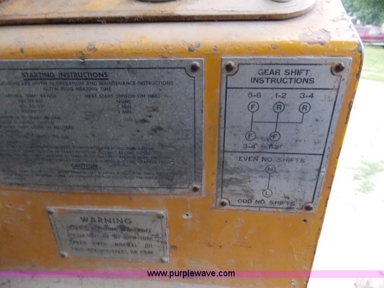 image for item J2750 1963 Caterpillar 12E motor grader