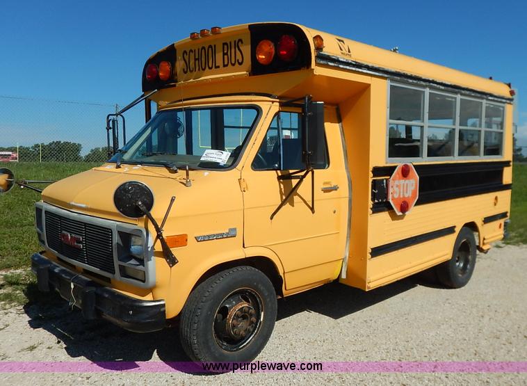 image for item J3752 1992 GMC Vandura G3500 bus