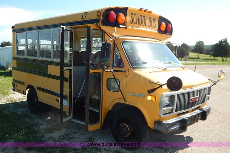 image for item J3752 1992 GMC Vandura G3500 bus