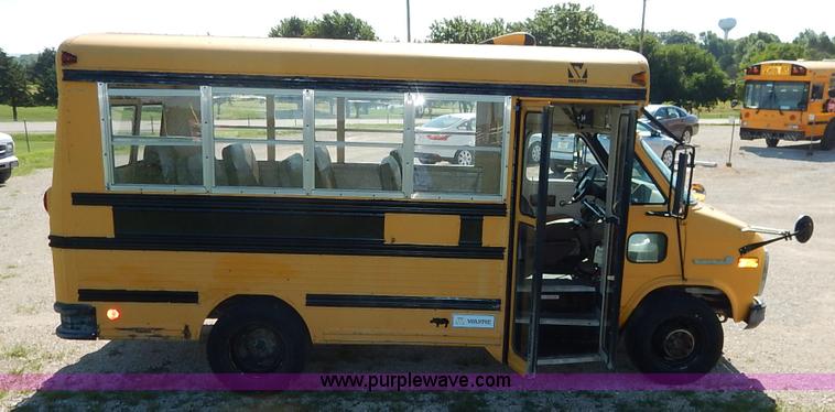 image for item J3752 1992 GMC Vandura G3500 bus