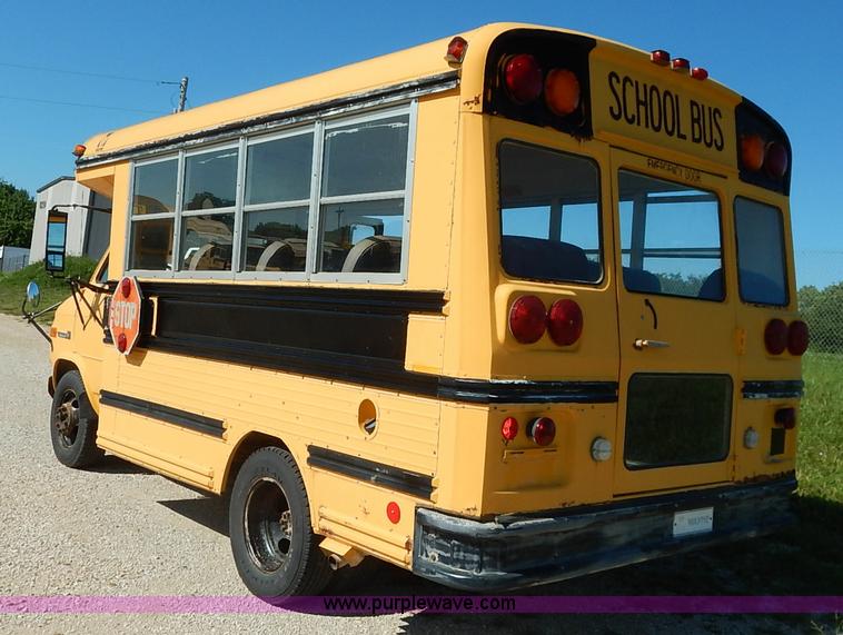 image for item J3752 1992 GMC Vandura G3500 bus