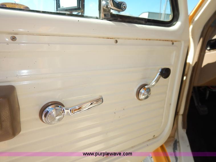 image for item J3752 1992 GMC Vandura G3500 bus