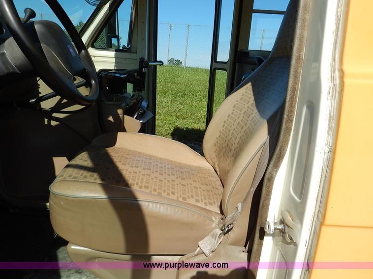 image for item J3752 1992 GMC Vandura G3500 bus