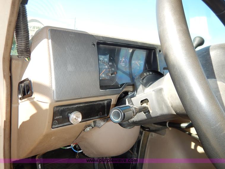 image for item J3752 1992 GMC Vandura G3500 bus