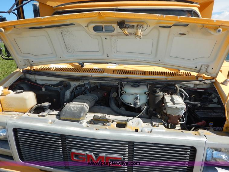 image for item J3752 1992 GMC Vandura G3500 bus