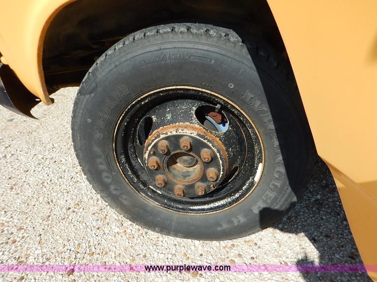 image for item J3752 1992 GMC Vandura G3500 bus