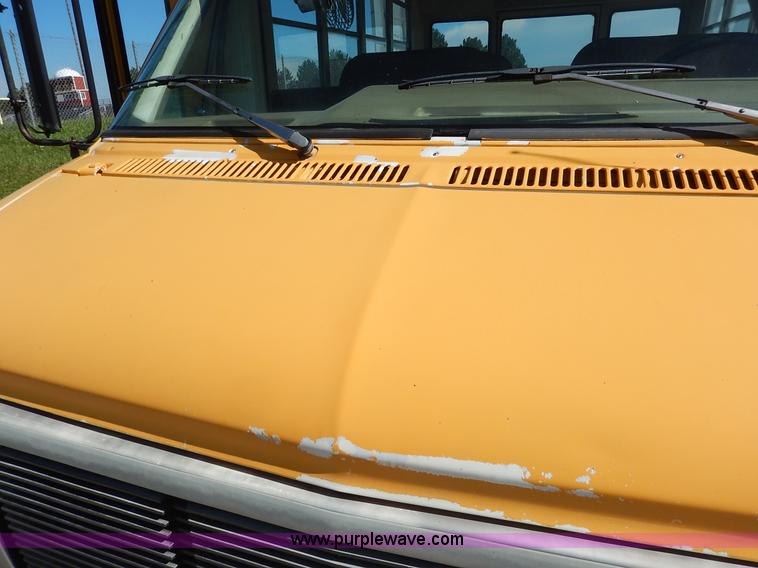 image for item J3752 1992 GMC Vandura G3500 bus