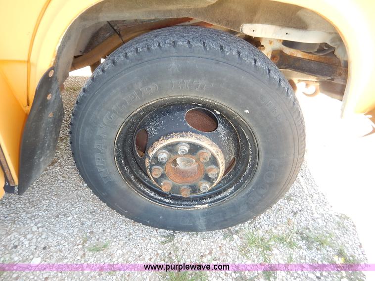 image for item J3752 1992 GMC Vandura G3500 bus