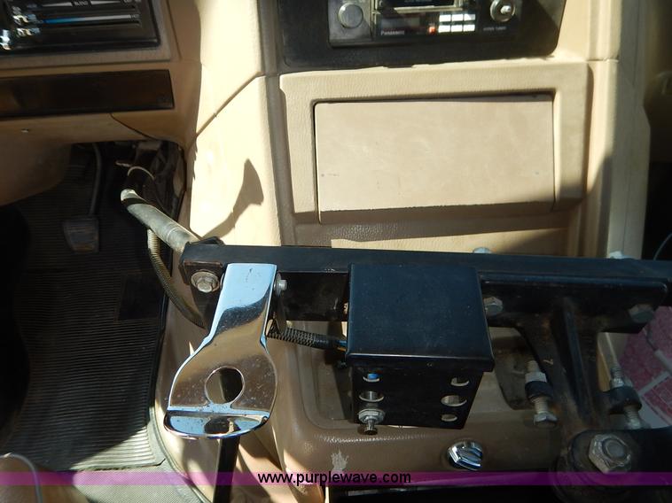 image for item J3752 1992 GMC Vandura G3500 bus