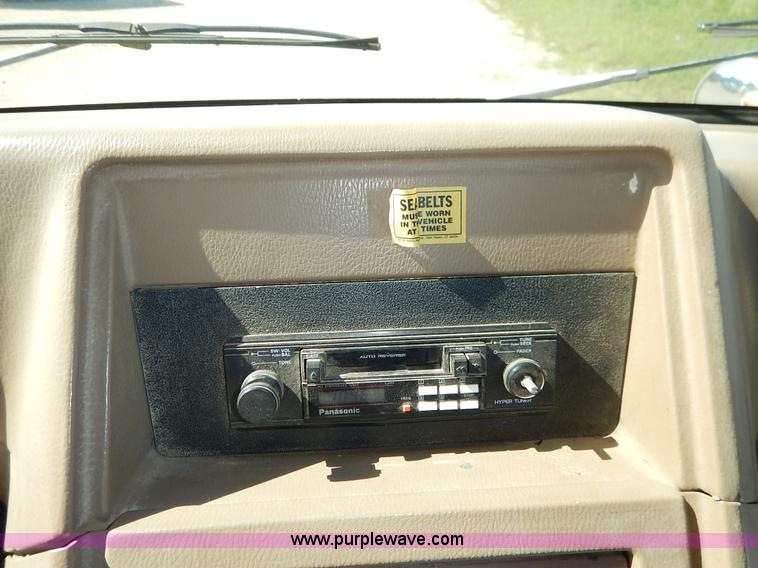 image for item J3752 1992 GMC Vandura G3500 bus