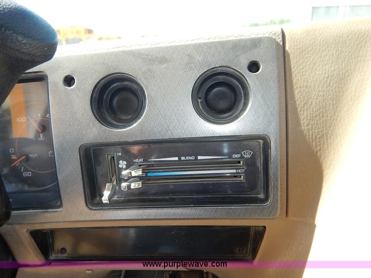 image for item J3752 1992 GMC Vandura G3500 bus