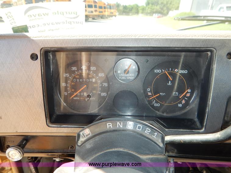 image for item J3752 1992 GMC Vandura G3500 bus