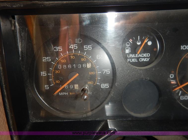 image for item J3752 1992 GMC Vandura G3500 bus