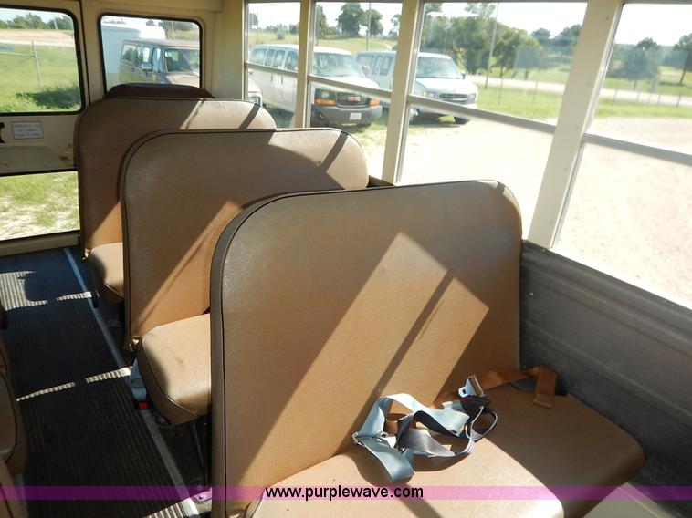 image for item J3752 1992 GMC Vandura G3500 bus