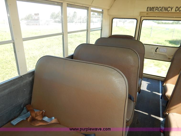 image for item J3752 1992 GMC Vandura G3500 bus