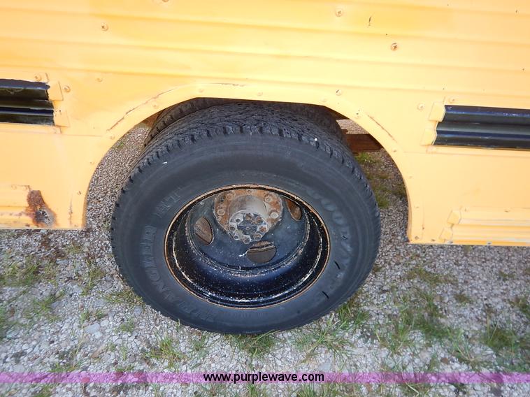 image for item J3752 1992 GMC Vandura G3500 bus