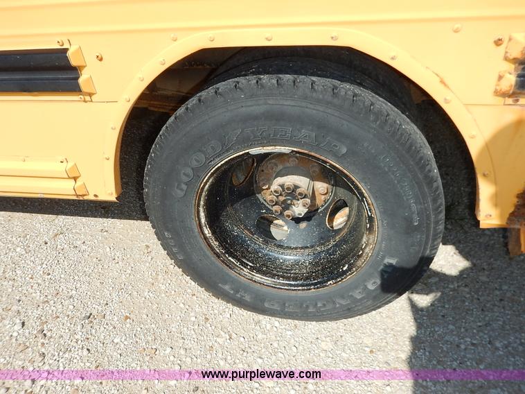 image for item J3752 1992 GMC Vandura G3500 bus
