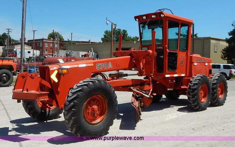 image for item J3756 1983 John Deere 570A motor grader