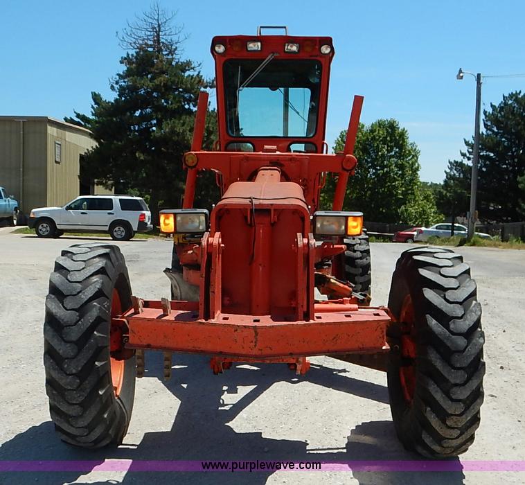 image for item J3756 1983 John Deere 570A motor grader