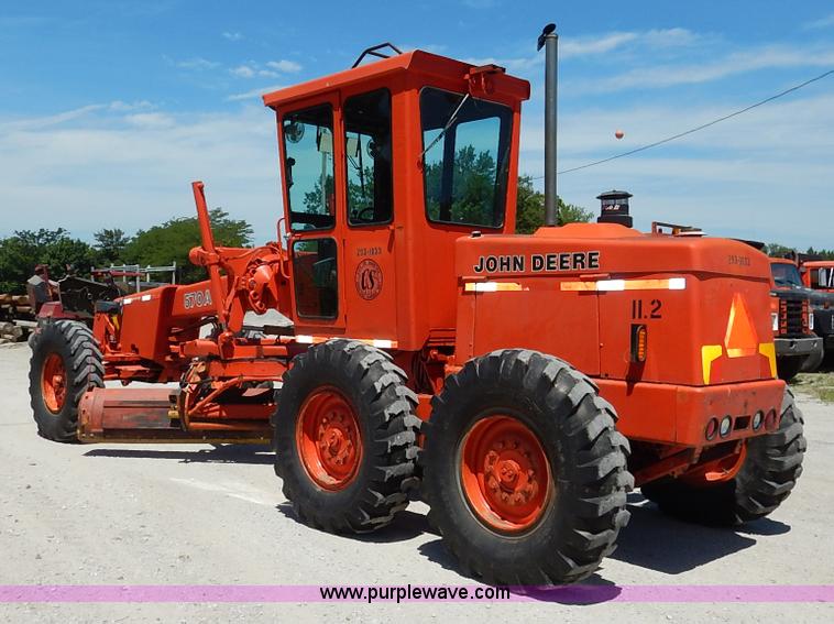image for item J3756 1983 John Deere 570A motor grader