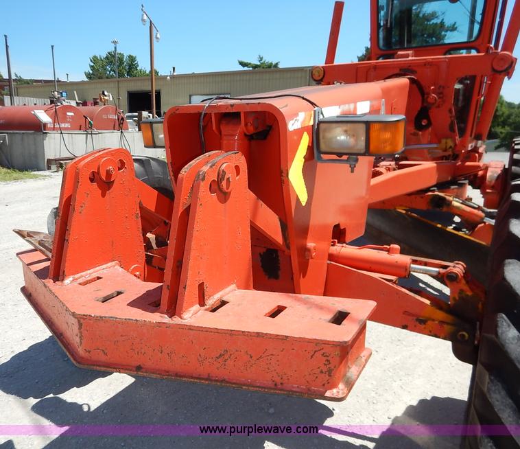 image for item J3756 1983 John Deere 570A motor grader