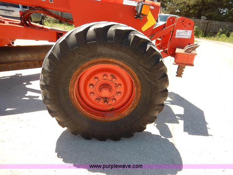 image for item J3756 1983 John Deere 570A motor grader