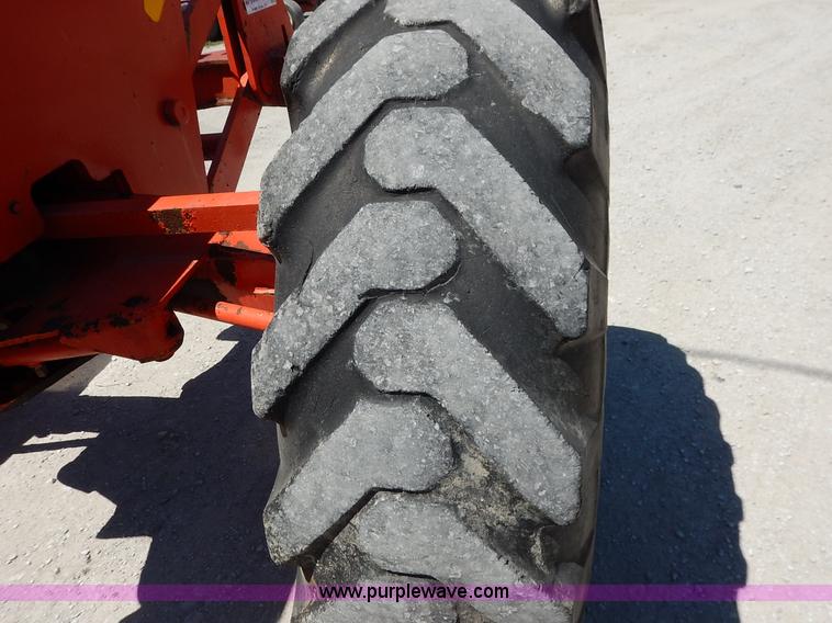 image for item J3756 1983 John Deere 570A motor grader