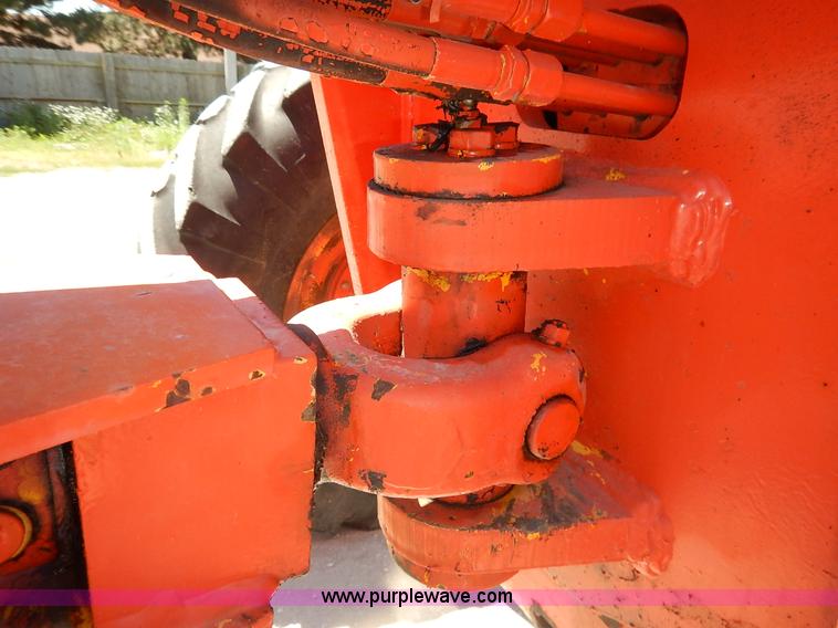 image for item J3756 1983 John Deere 570A motor grader