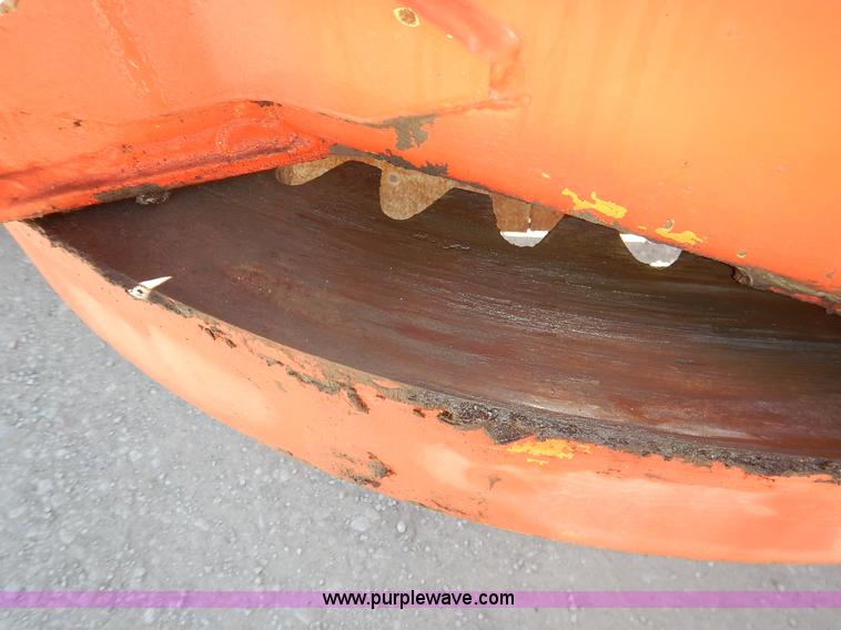 image for item J3756 1983 John Deere 570A motor grader