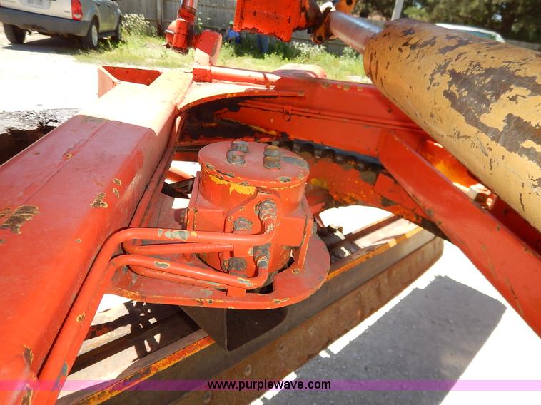 image for item J3756 1983 John Deere 570A motor grader