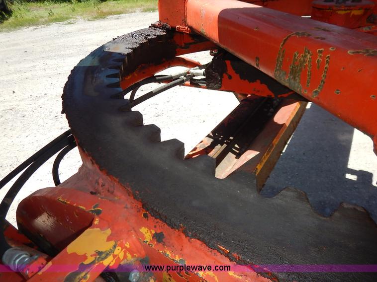 image for item J3756 1983 John Deere 570A motor grader